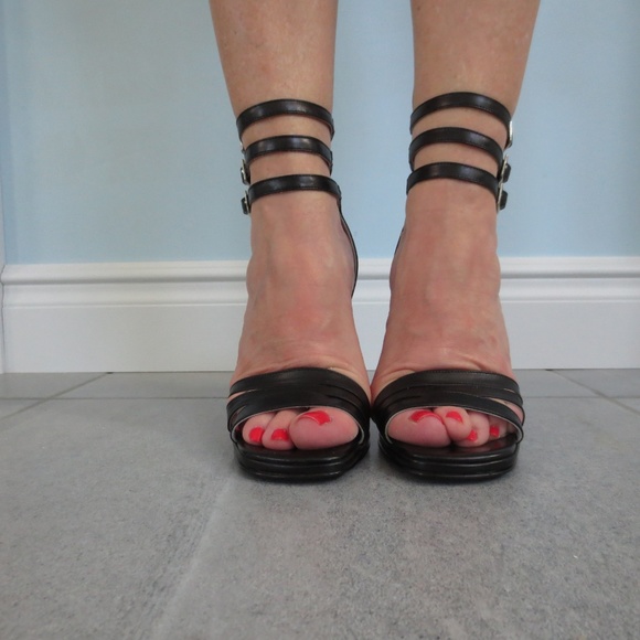 NIB Vintage Scarpina Leather Triple Buckle Heel - Picture 2 of 6